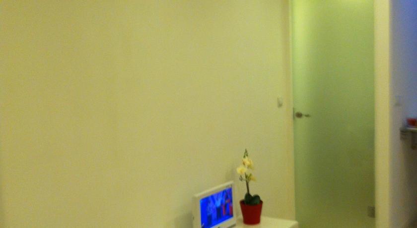 New House Design, Typical Lisbon Apartment Room photo