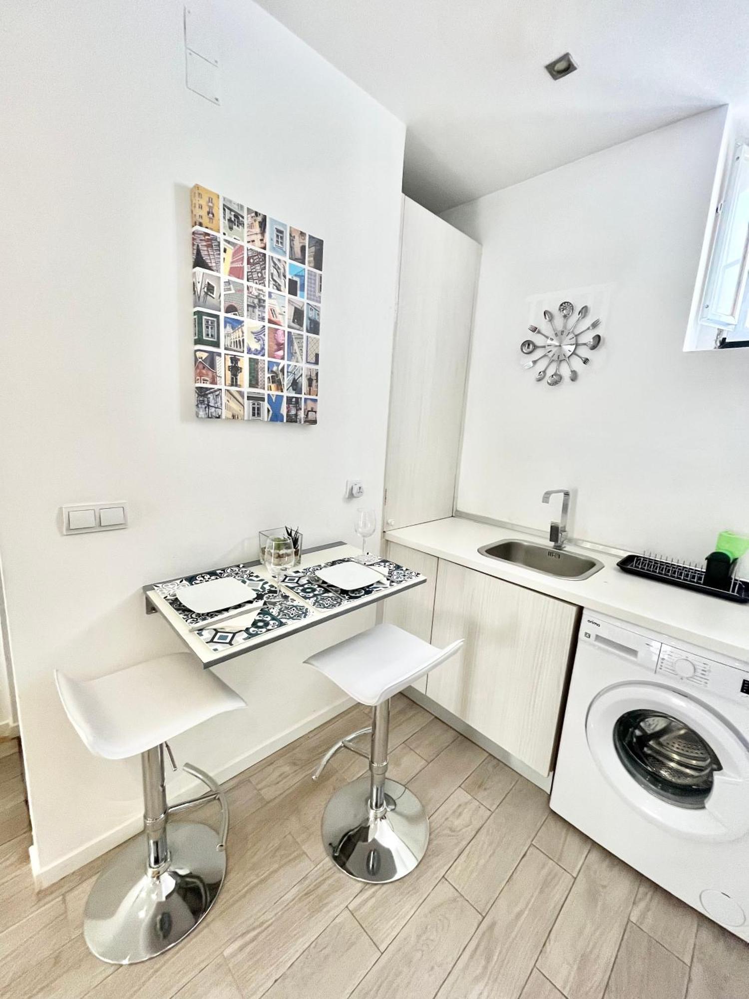 New House Design, Typical Lisbon Apartment Exterior photo
