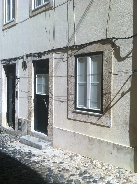 New House Design, Typical Lisbon Apartment Room photo